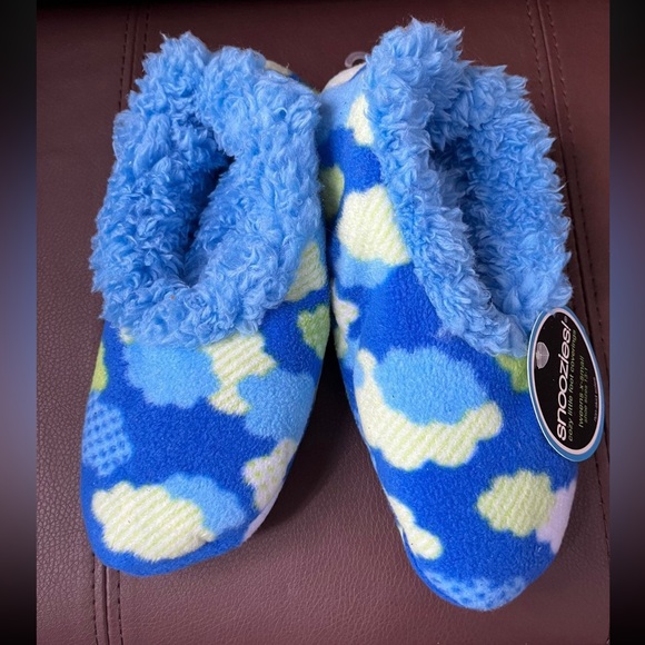 Other - Snoozie slippers kids size 13/1